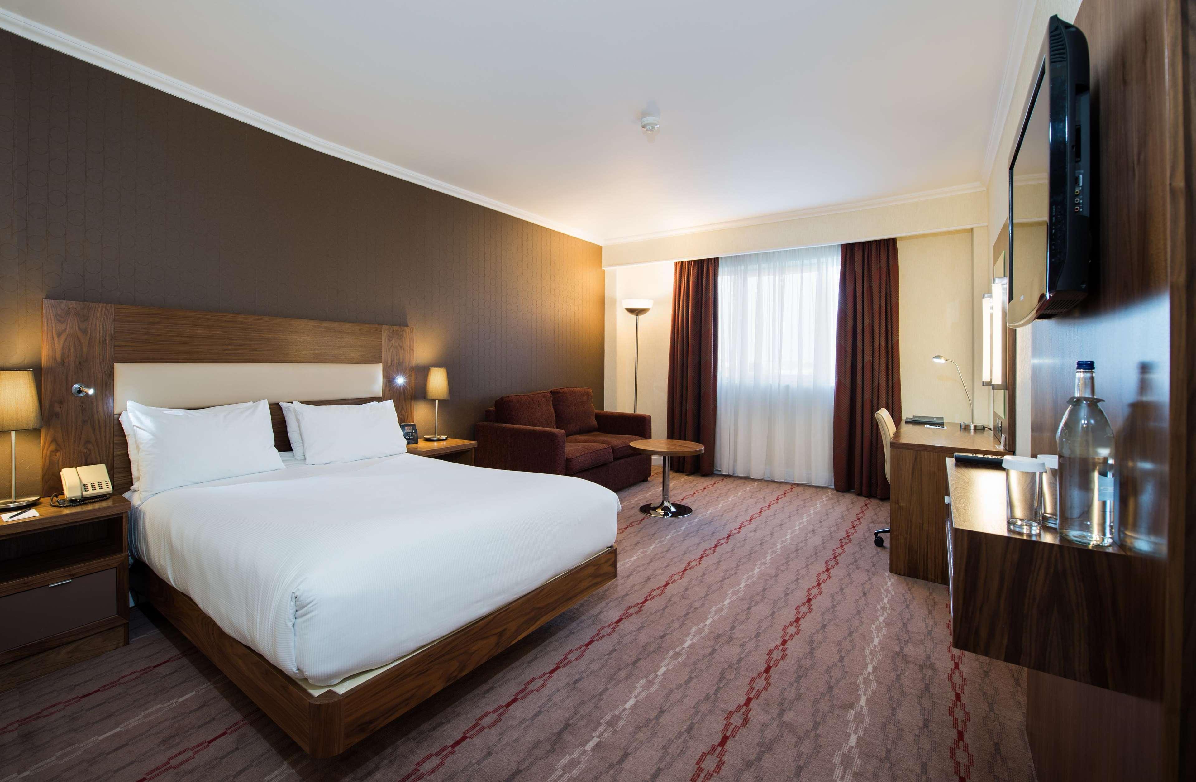 DoubleTree by Hilton Dartford Bridge Hotell Eksteriør bilde