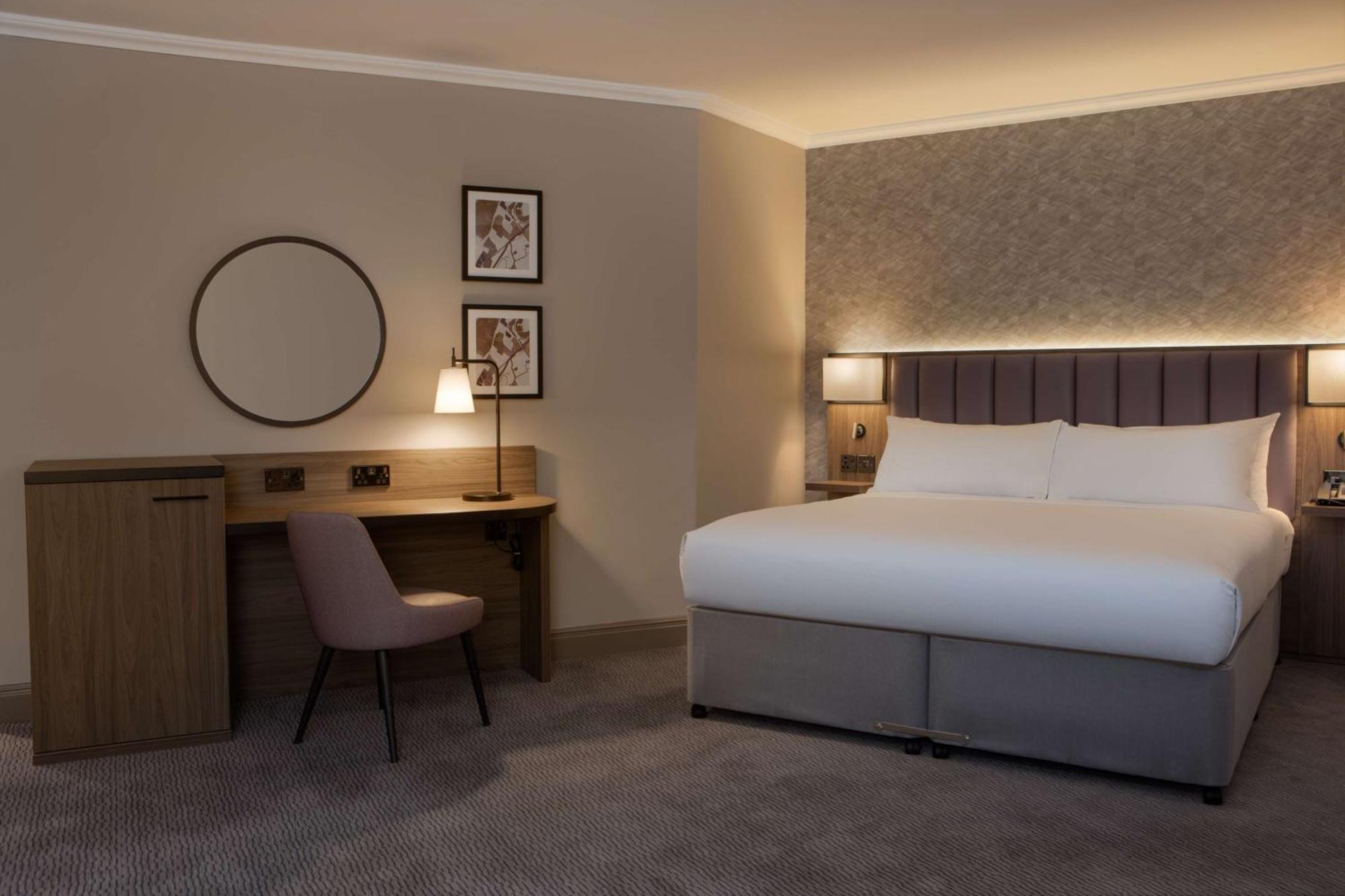 DoubleTree by Hilton Dartford Bridge Hotell Eksteriør bilde