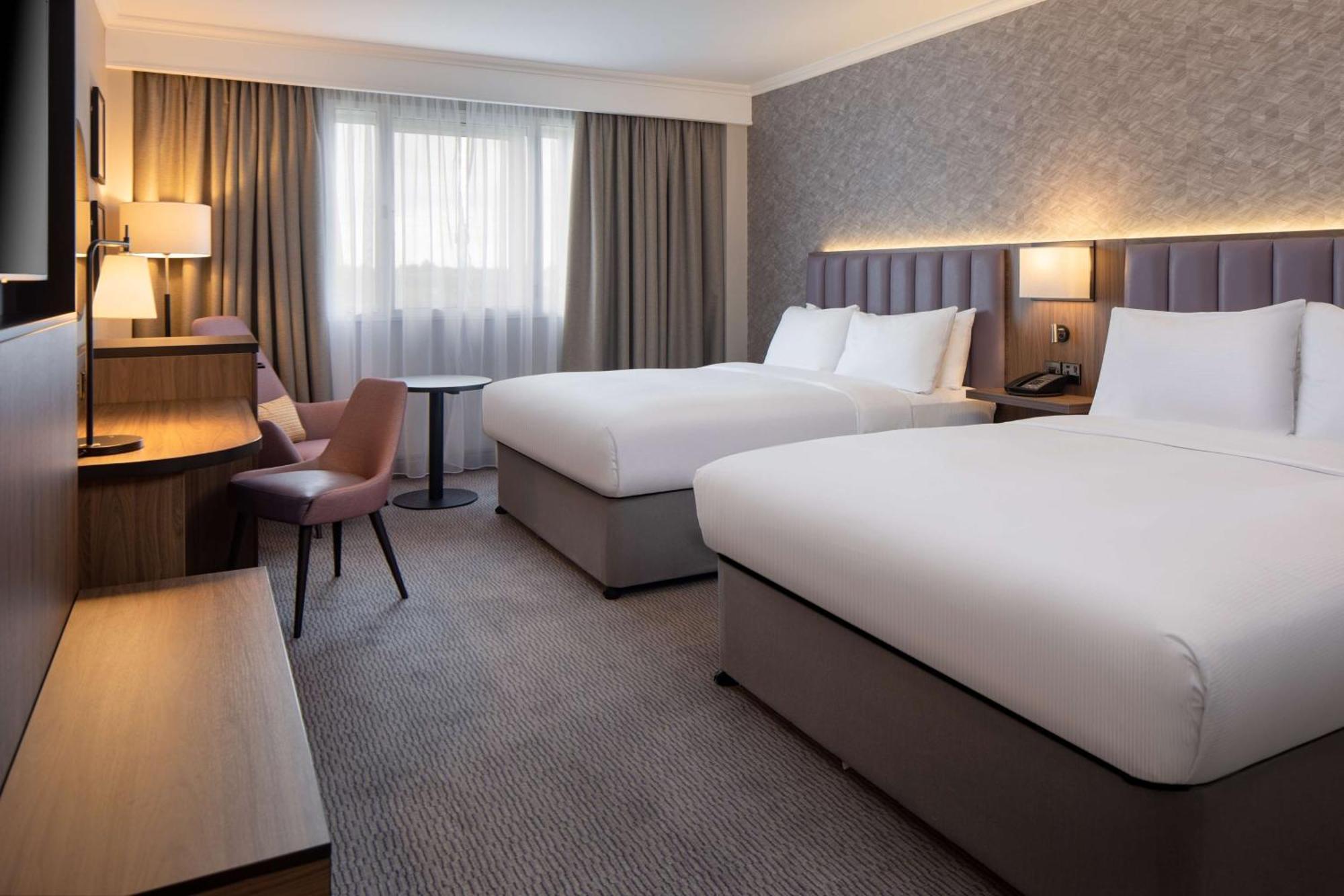 DoubleTree by Hilton Dartford Bridge Hotell Eksteriør bilde