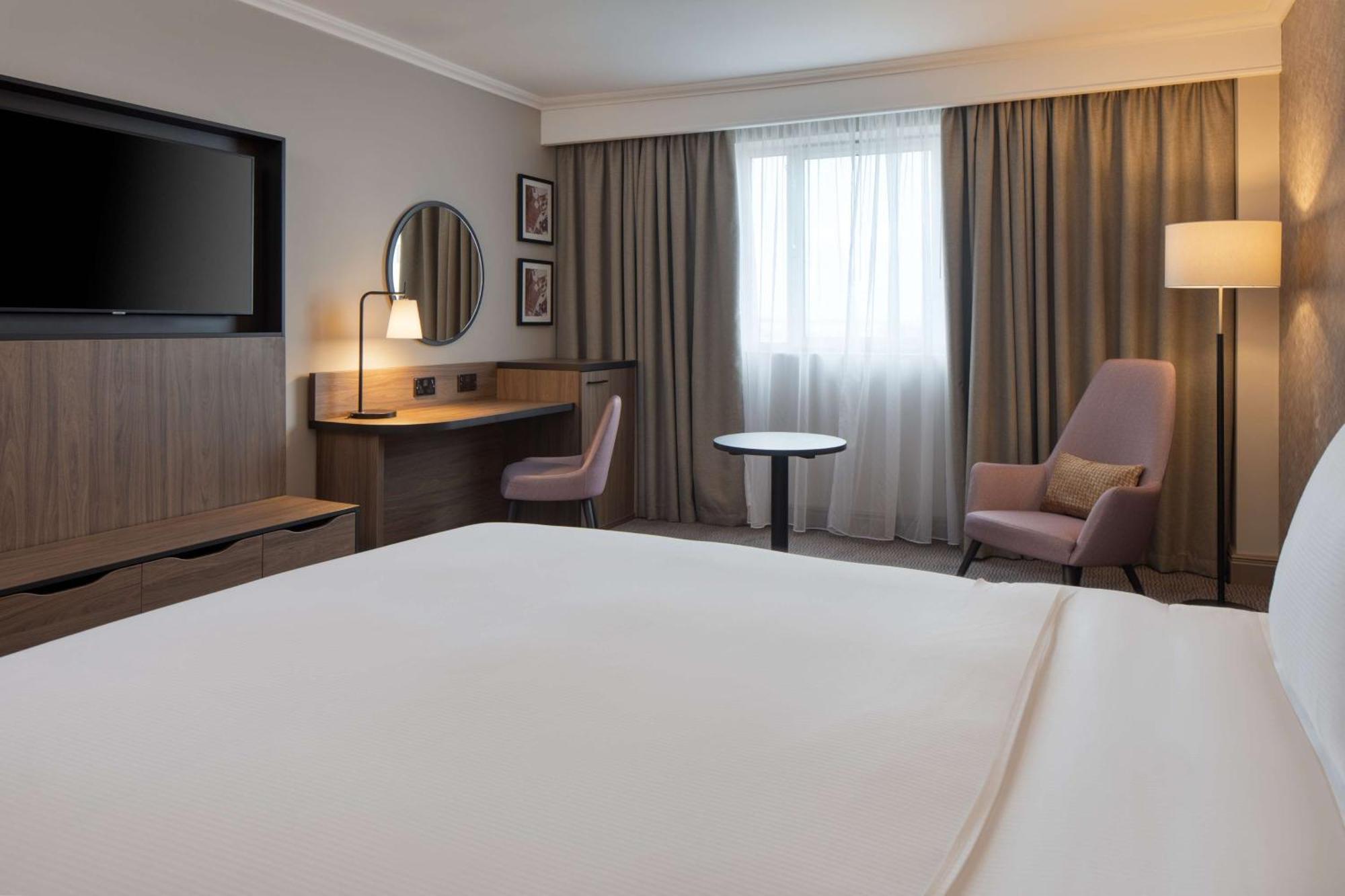 DoubleTree by Hilton Dartford Bridge Hotell Eksteriør bilde