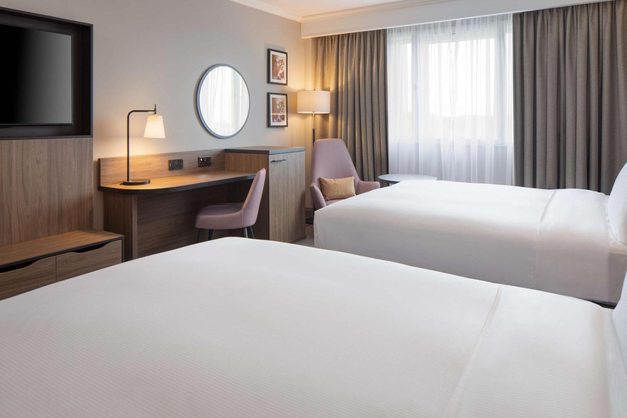 DoubleTree by Hilton Dartford Bridge Hotell Eksteriør bilde