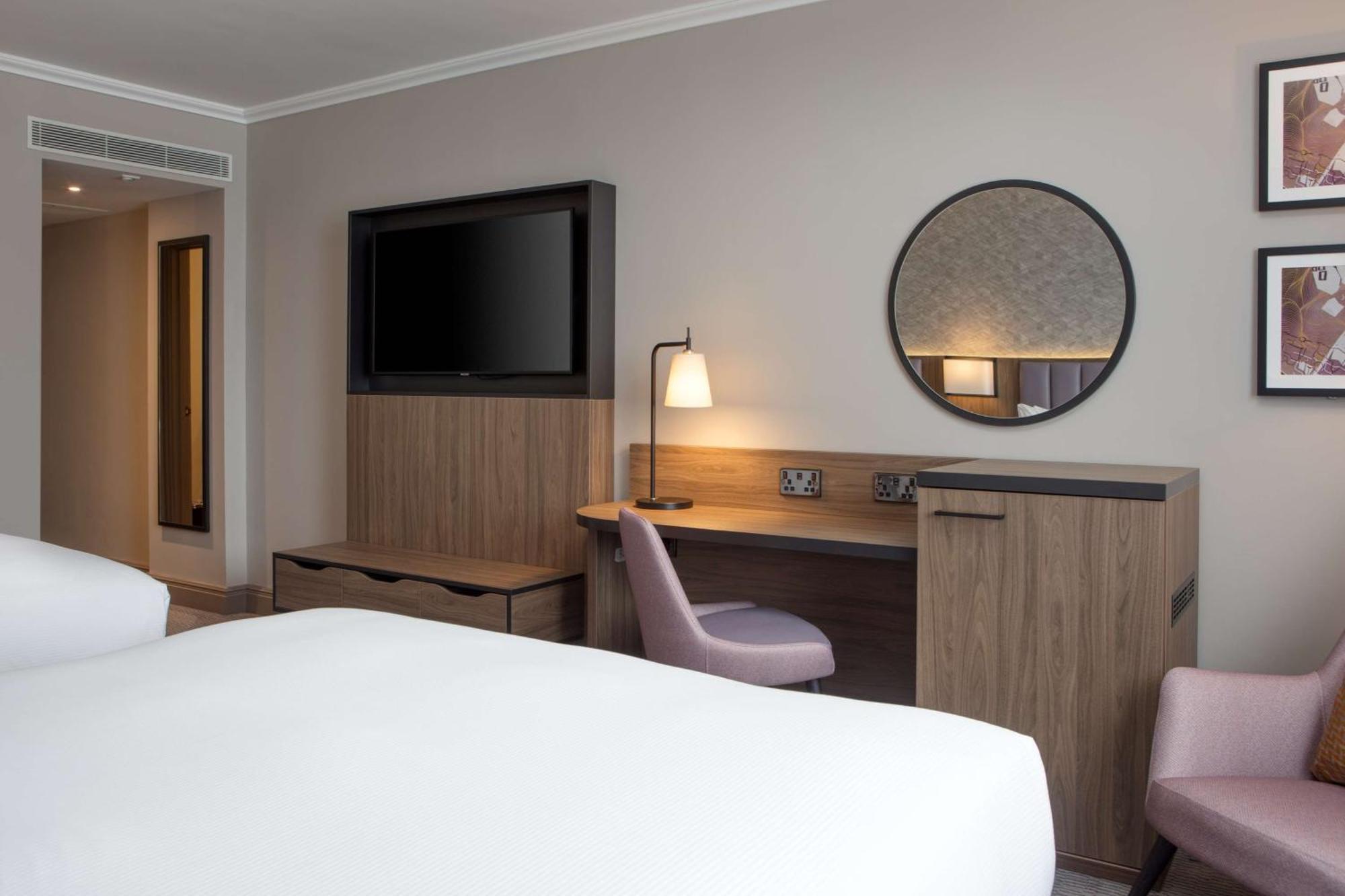 DoubleTree by Hilton Dartford Bridge Hotell Eksteriør bilde