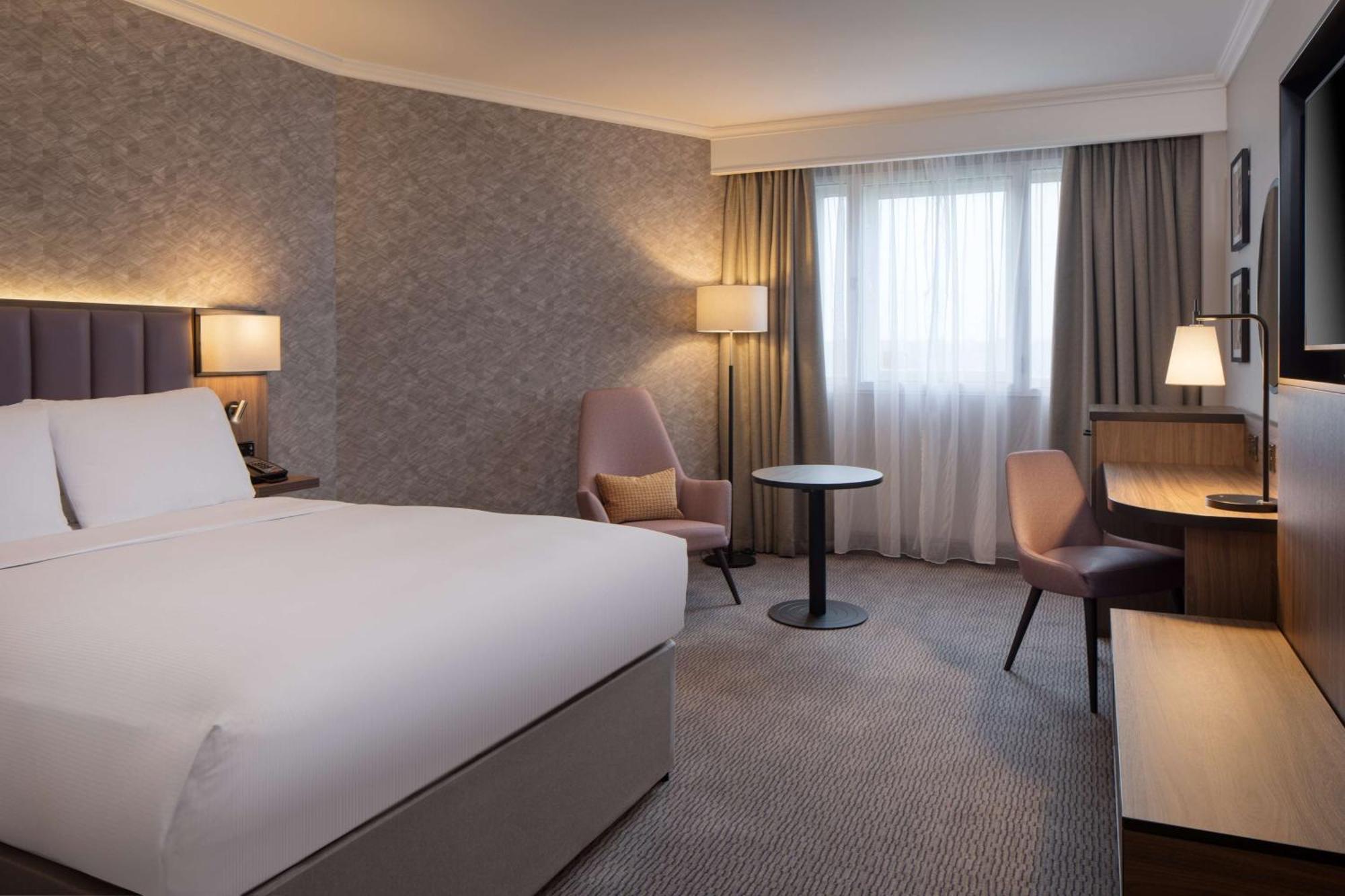 DoubleTree by Hilton Dartford Bridge Hotell Eksteriør bilde