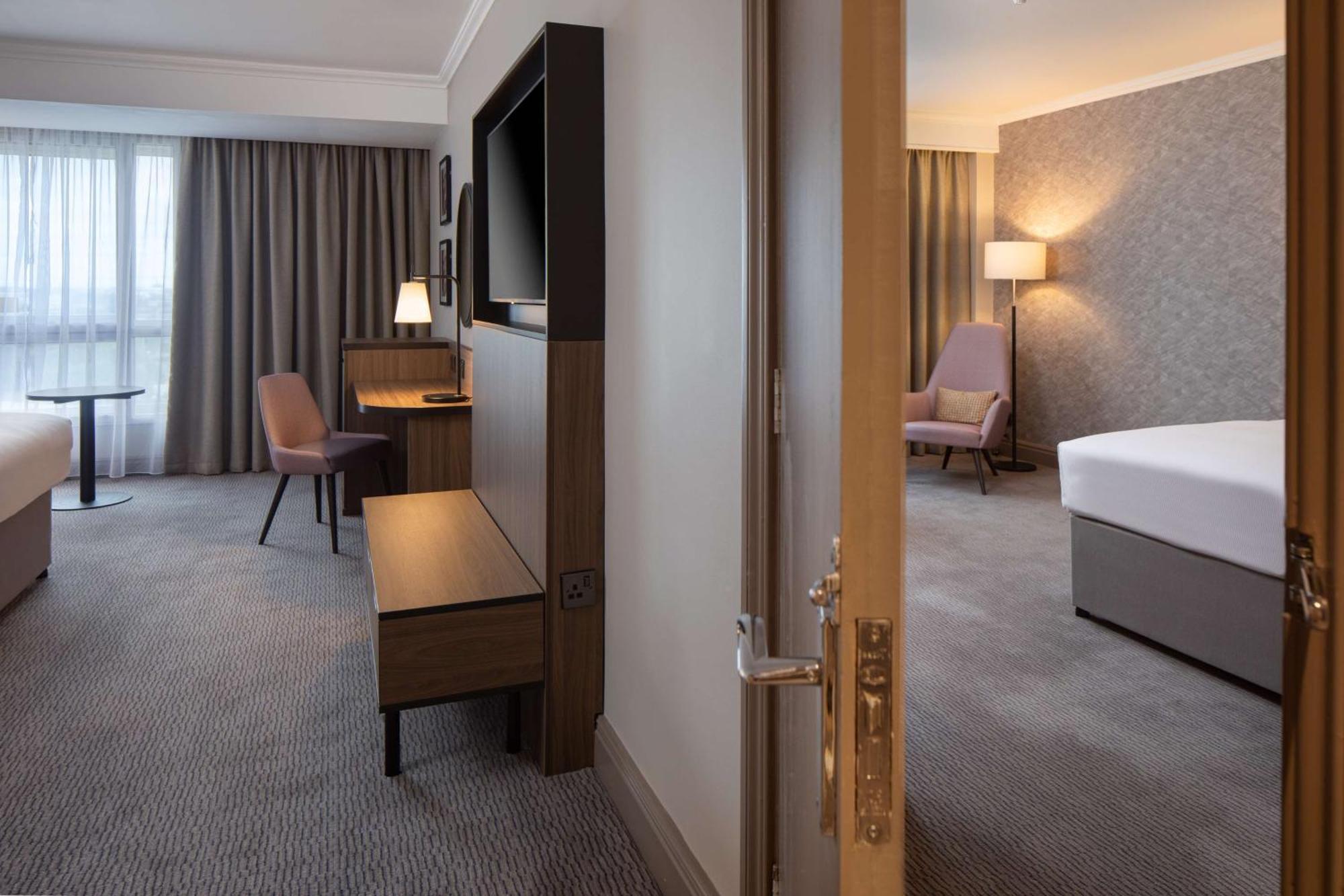 DoubleTree by Hilton Dartford Bridge Hotell Eksteriør bilde