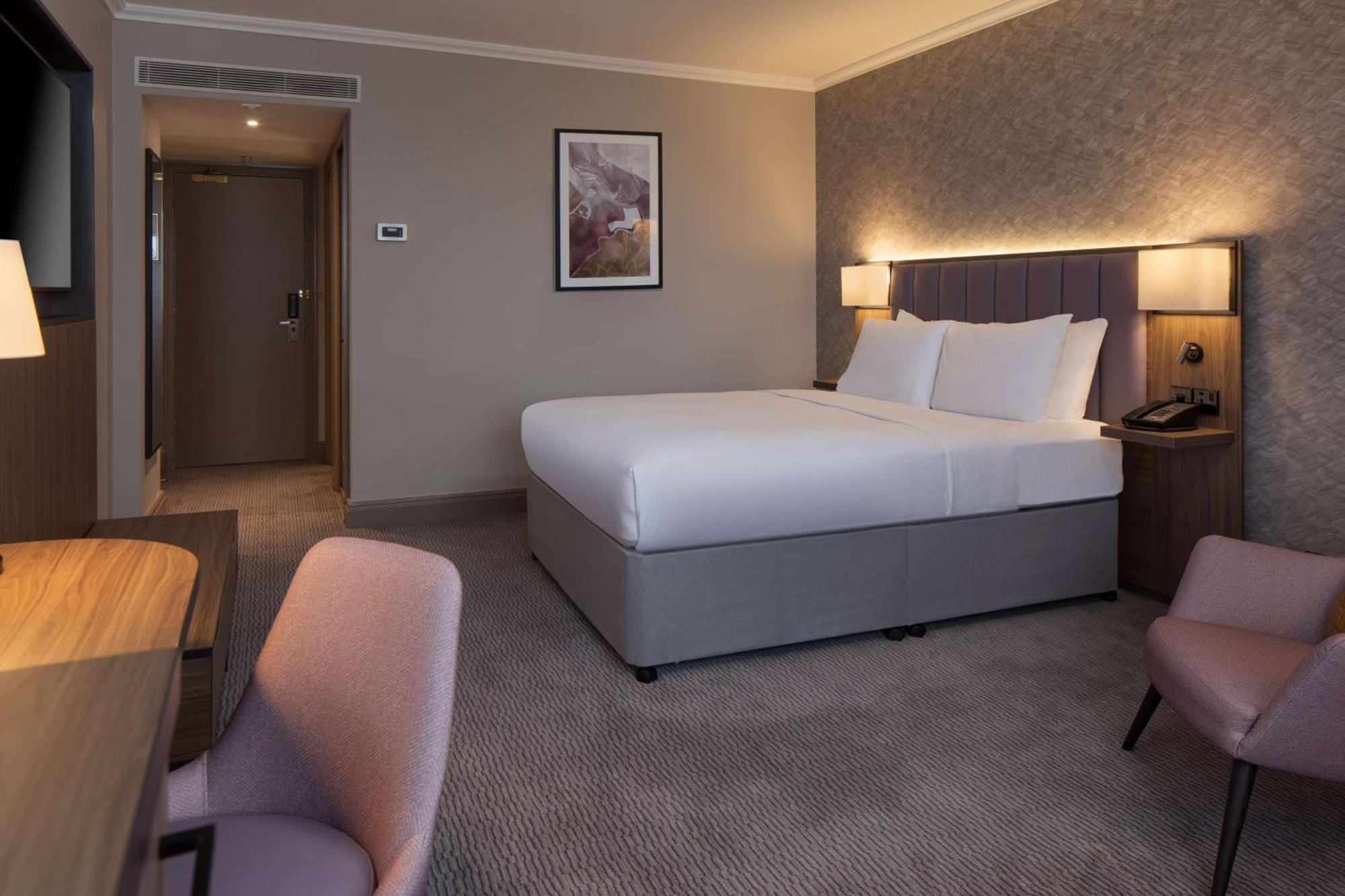 DoubleTree by Hilton Dartford Bridge Hotell Eksteriør bilde