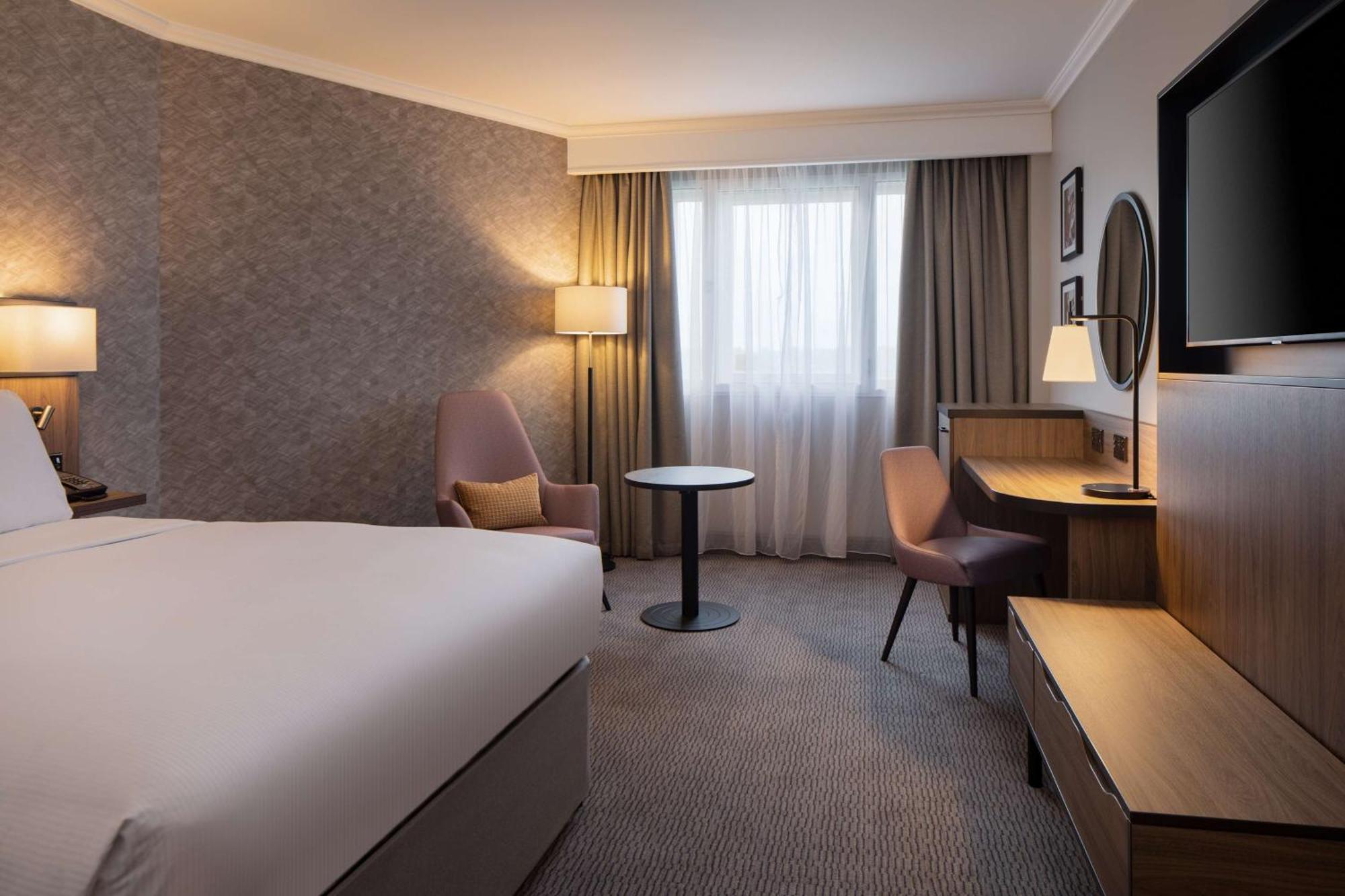 DoubleTree by Hilton Dartford Bridge Hotell Eksteriør bilde