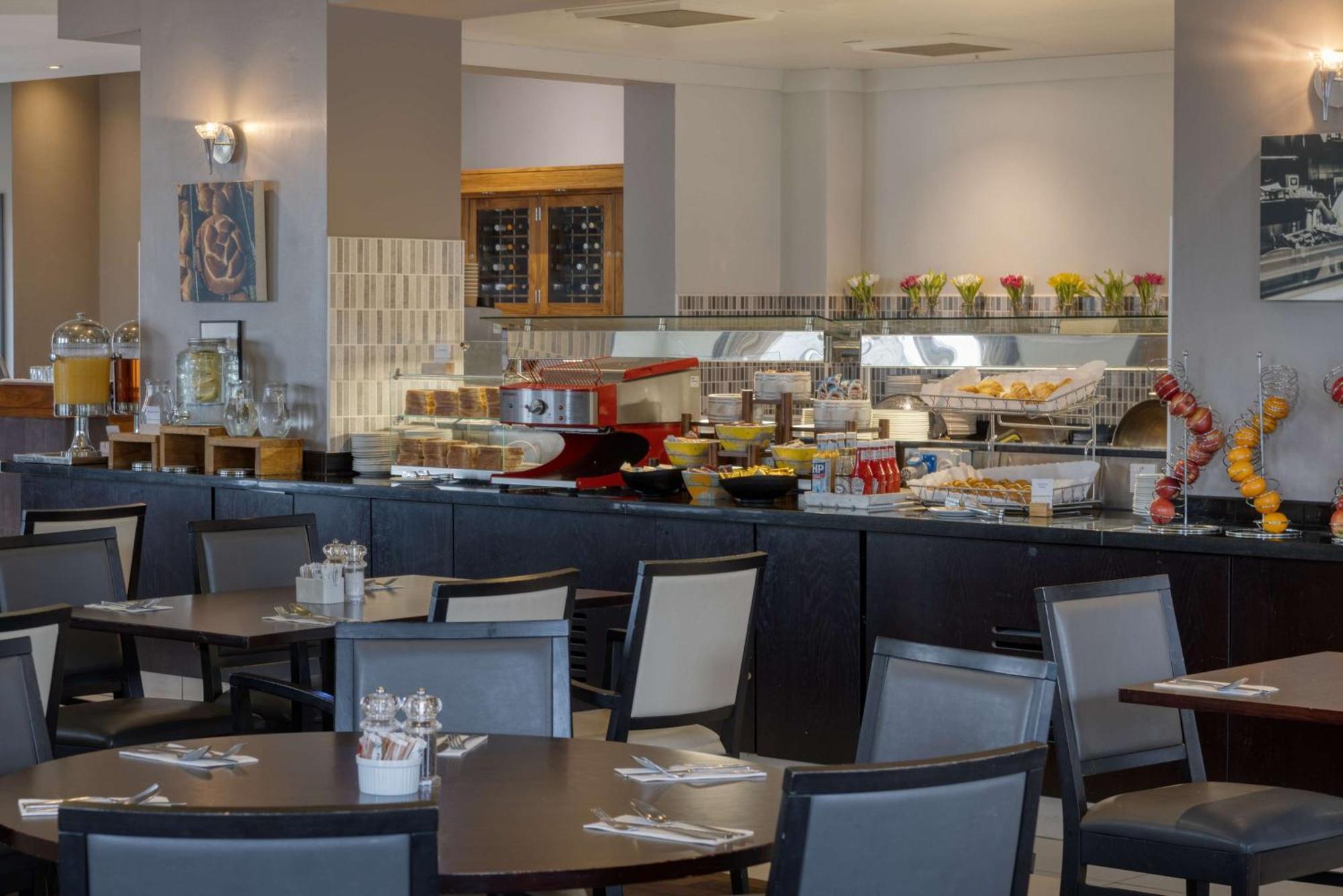 DoubleTree by Hilton Dartford Bridge Hotell Eksteriør bilde